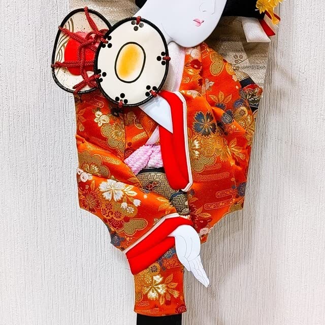 新品　押絵羽子板飾　道成寺 Amazon | 羽子板 道成寺 小鼓 娘 正絹 押絵 伝統工芸品 正月飾り